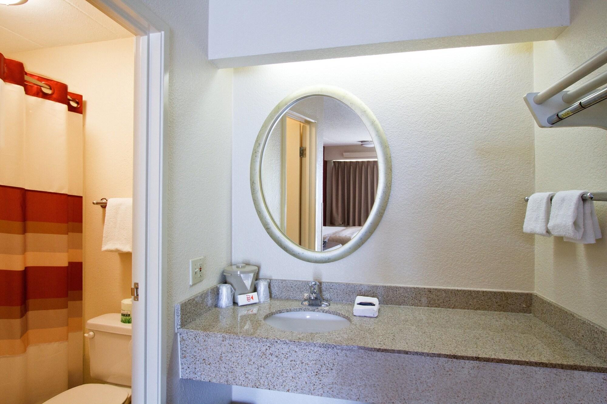 Red Roof Inn Florence - Civic Center Экстерьер фото