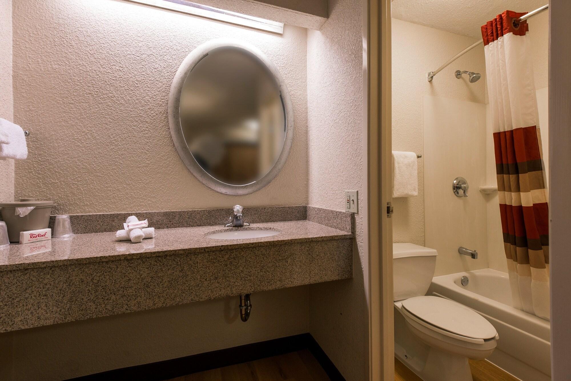 Red Roof Inn Florence - Civic Center Экстерьер фото